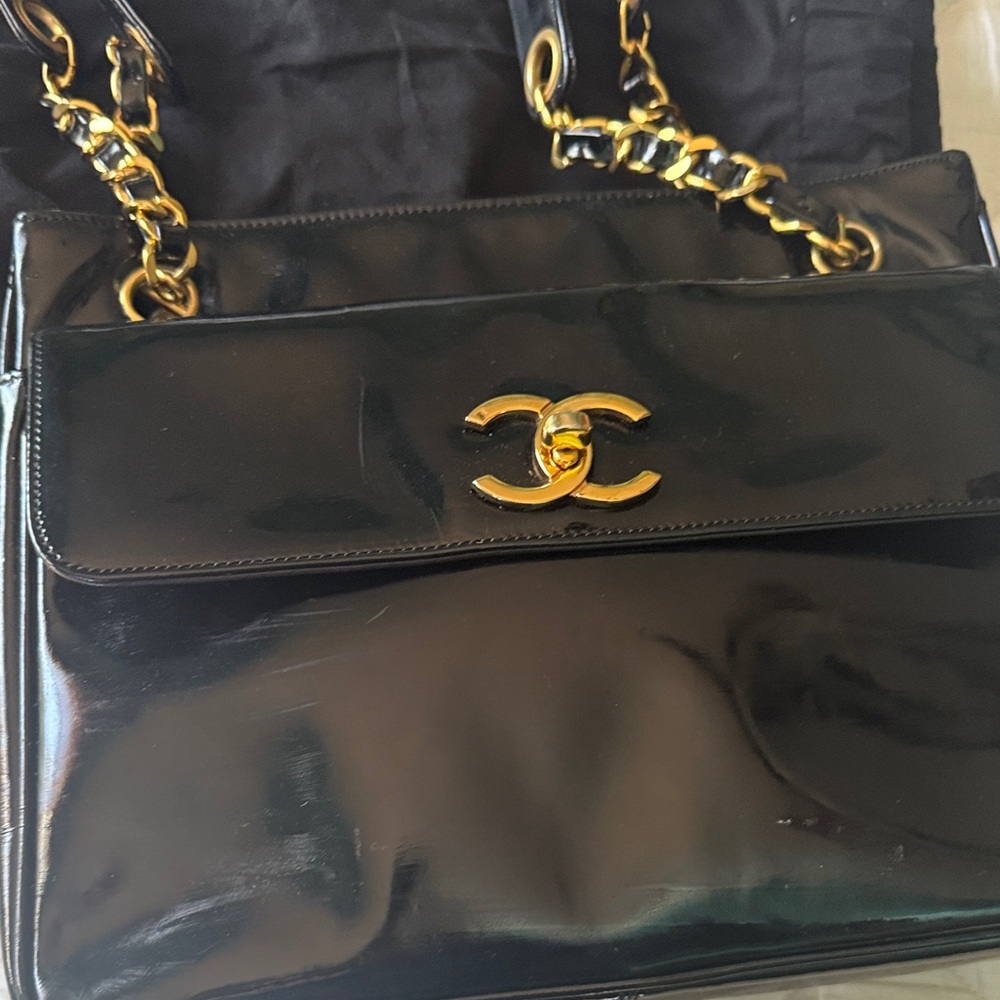 CHANEL Glossy Black Shoulder Bag with Gold Chain